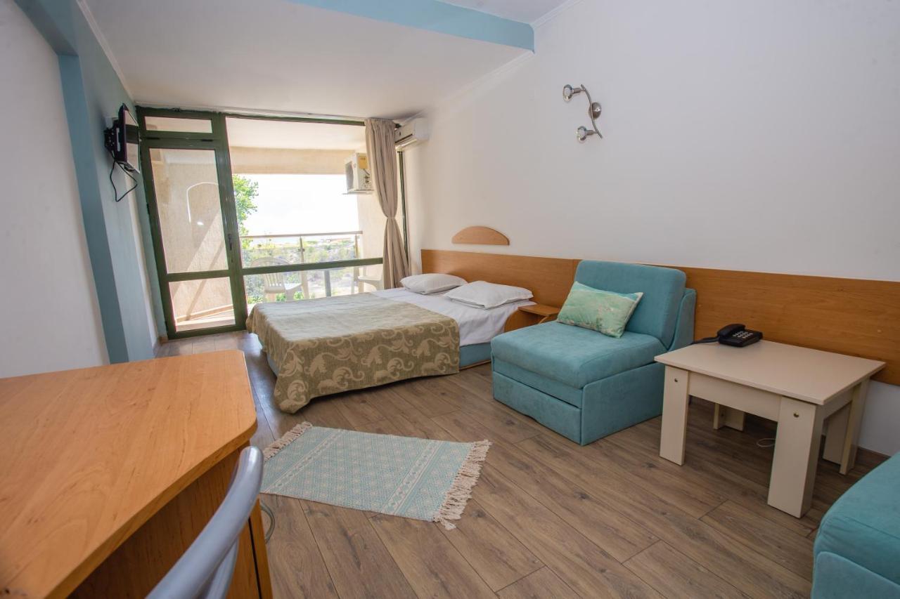 Amfibia Complex 3*
