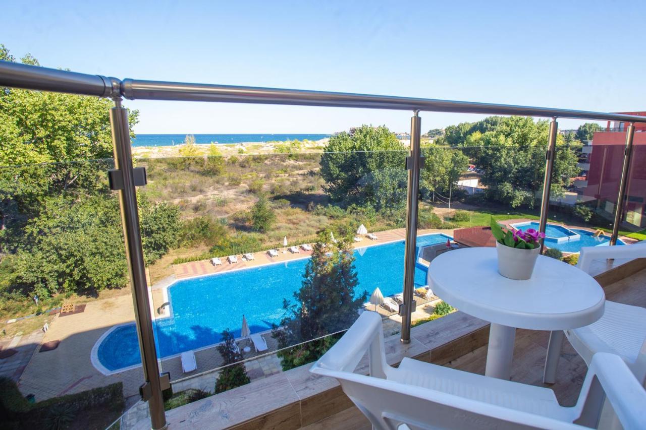Amfibia Complex 3*