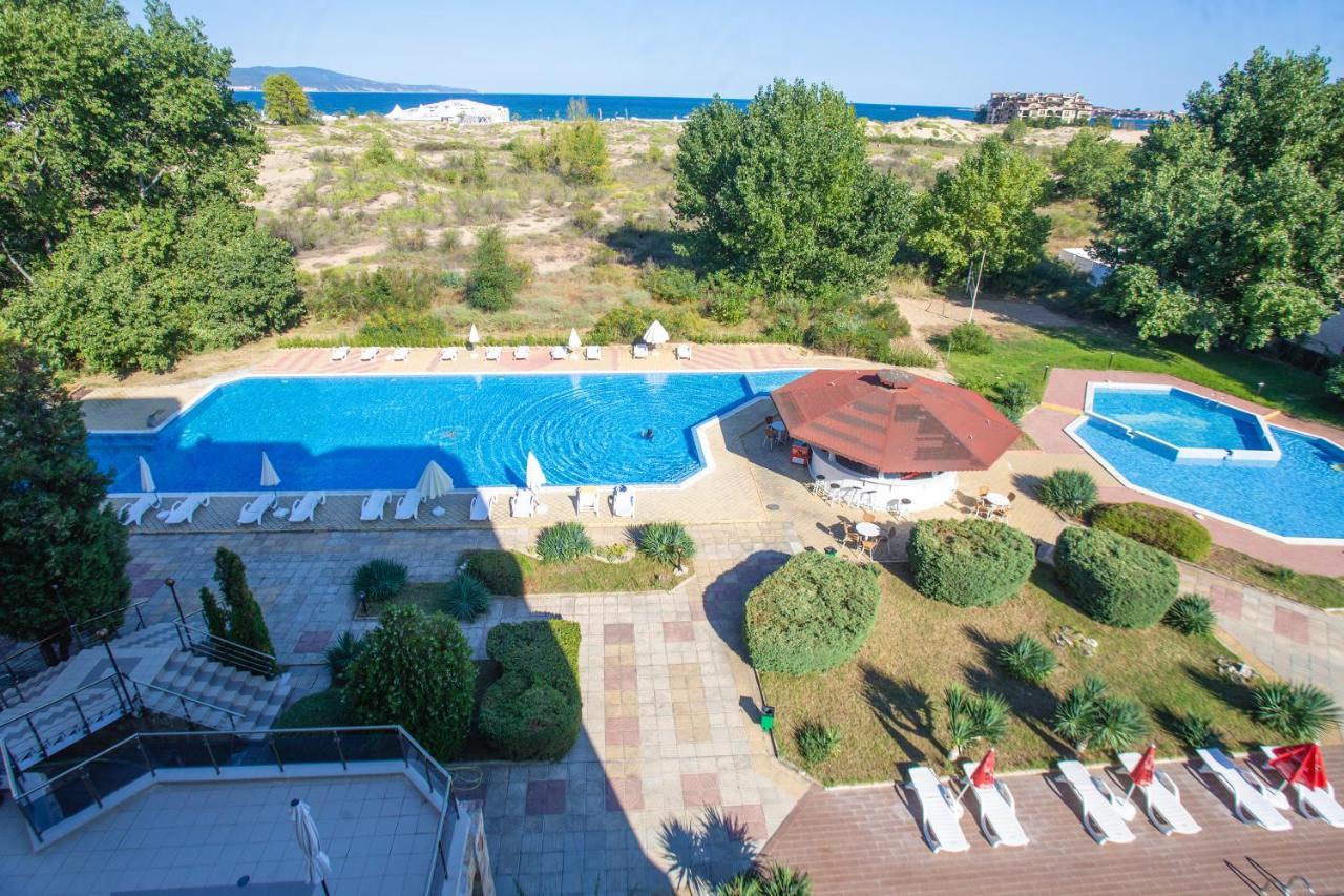 Amfibia Complex 3*